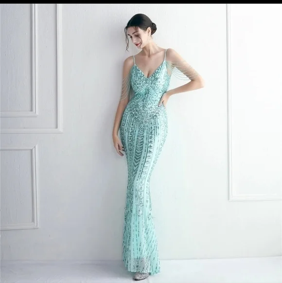 Mint Blue, V Neck,  Sleeveless,  Strapless,  Draped Beads, Sequined Merm… - Picture 2 of 11